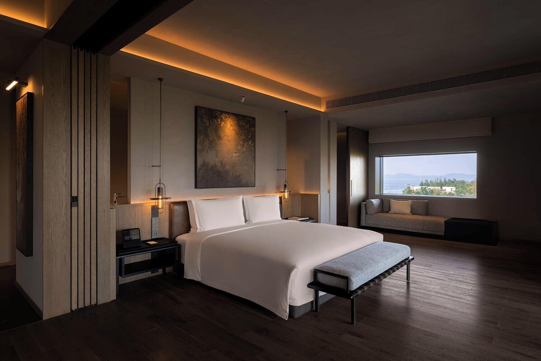 Executive Suite, Balcony, Hill View | Premium bedding, down comforters, minibar, individually furnished