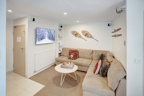 Living area - Mount Buller apartment on Bourke Street (Mount Buller)