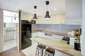 Private kitchen - Mount Buller apartment on Bourke Street (Mount Buller)
