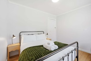 2 bedrooms, iron/ironing board, free WiFi, bed sheets