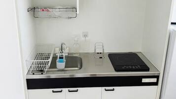 Fridge, microwave, stovetop, electric kettle
