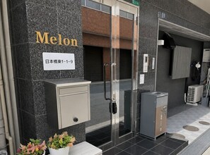 Exterior detail - 401 Melon Home/4 guests/ Bright 1BR Near Namba/Kuromon/Nipponbashi (Osaka)