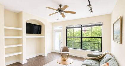 Sleepover | Prime 1BD/1BA + Pool - Little Rock