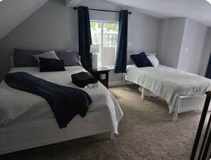 2 bedrooms, iron/ironing board, free WiFi, bed sheets - Charming, Relaxing Cottage with Private Dock in Northwood, NH (North)