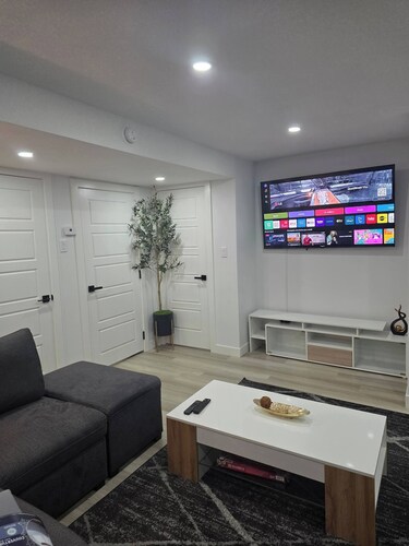 The Secord Suite Escape Fun Base Near the Mall