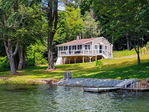 Waterfront Getaway! Cozy Cottage in Picture-Perfect Setting, Old Lyme, CT