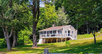 Waterfront Getaway! Cozy Cottage in Picture-Perfect Setting, Old Lyme, CT