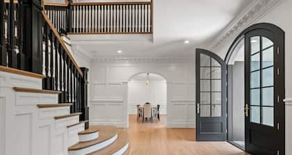 Luxury Private 6-bedroom Estate in charming Potomac with Pool near Potomac