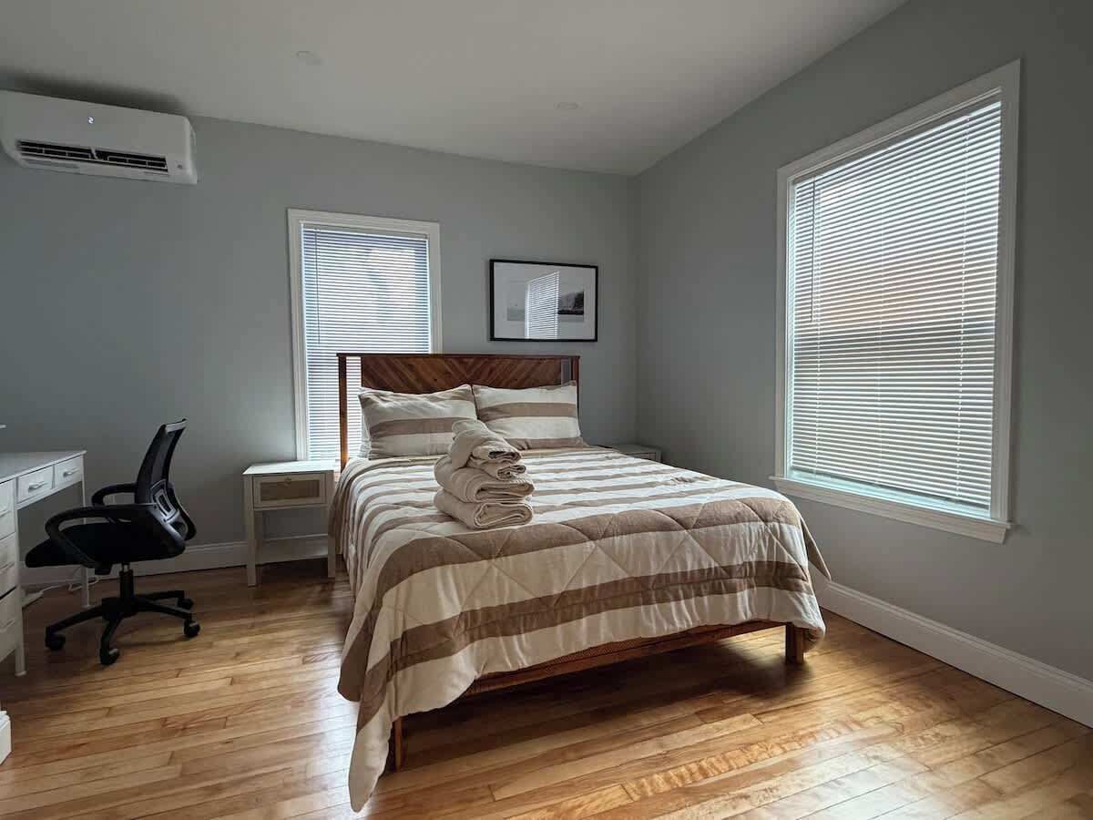 1 bedroom, desk, iron/ironing board, WiFi