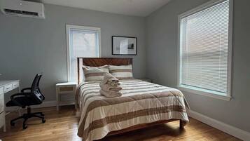 1 bedroom, desk, iron/ironing board, WiFi