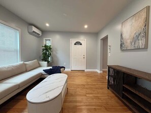 Living area - One Bedroom Only a Block from Clark University (Worcester)
