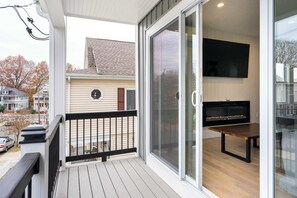 Property grounds - Beautiful and Spacious 4BD Condo in Somerville (Somerville)