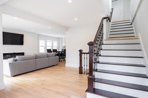 Interior - Beautiful and Spacious 4BD Condo in Somerville (Somerville)