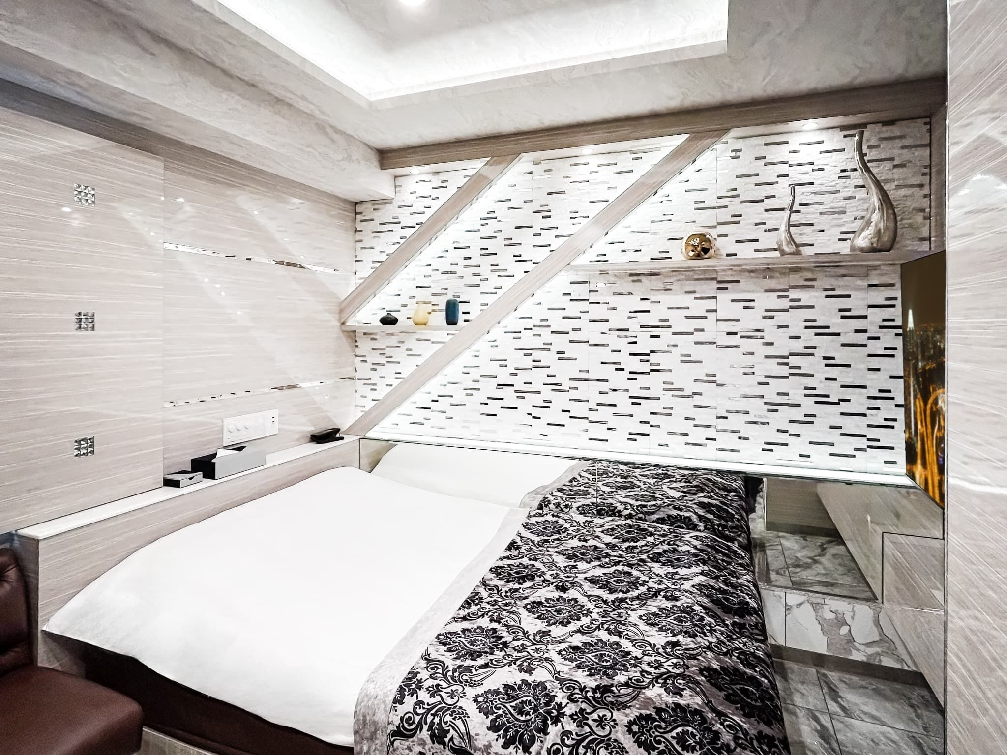 Moderate Double Room (Smoking Allowed) | WiFi (free), bed sheets