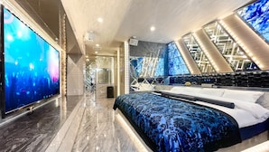 WiFi (free), bed sheets - Hotel QUEEN ANNEX (Tokyo)