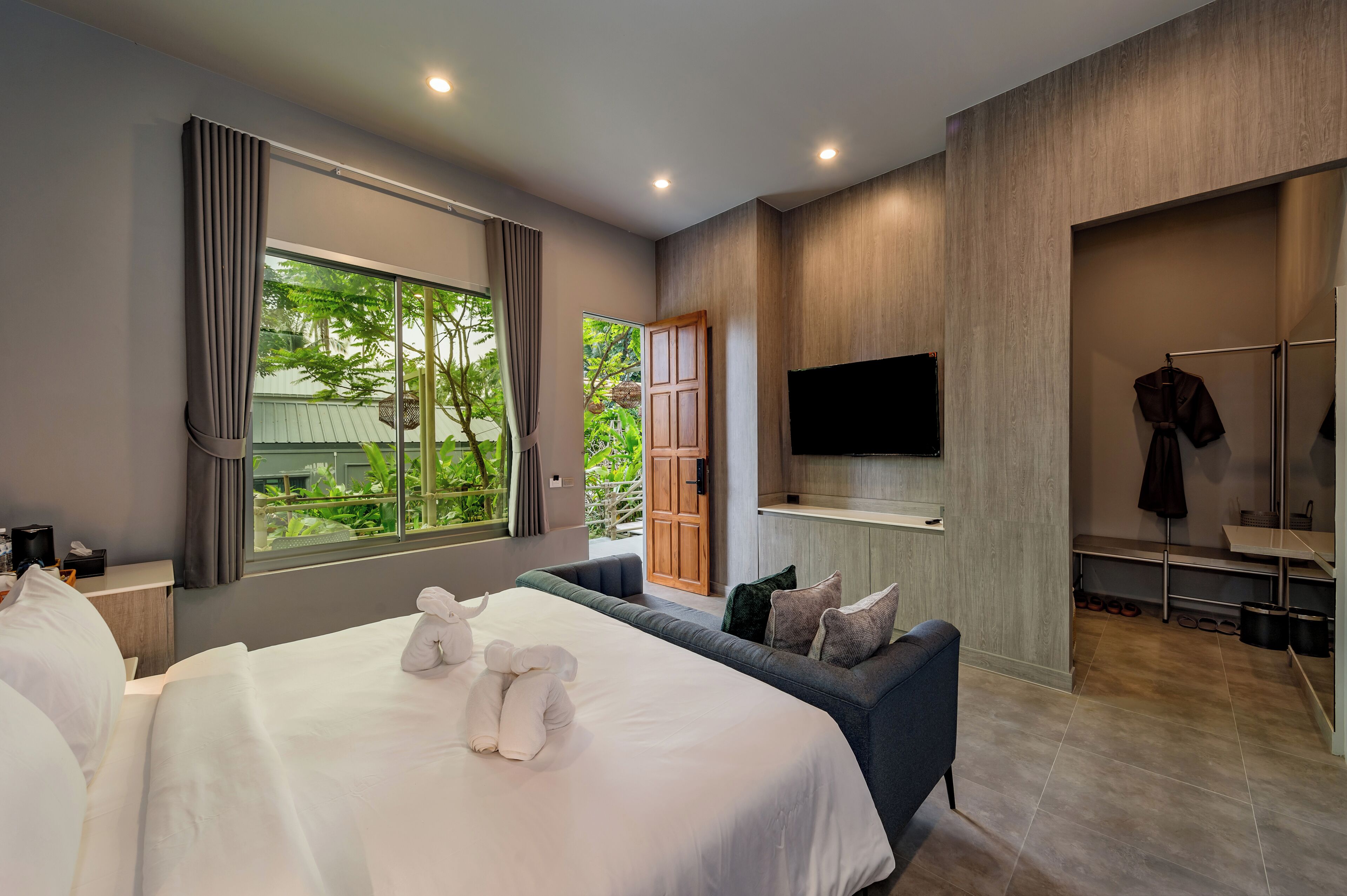 Classic Single Room, Garden View | In-room safe, desk, free WiFi, bed sheets