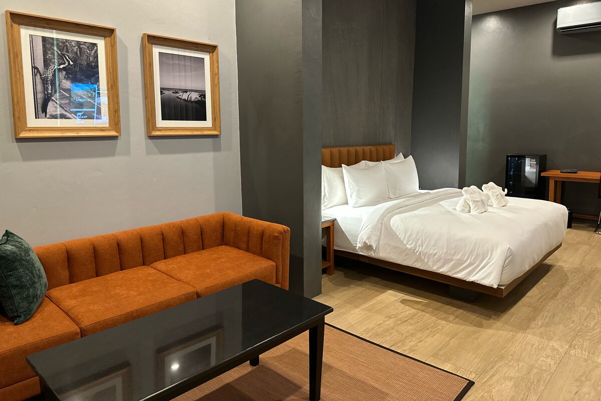 In-room safe, desk, WiFi (free), bed sheets