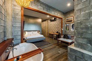 In-room safe, desk, free WiFi, bed sheets - PhlaidamhillSichon (Sichon)