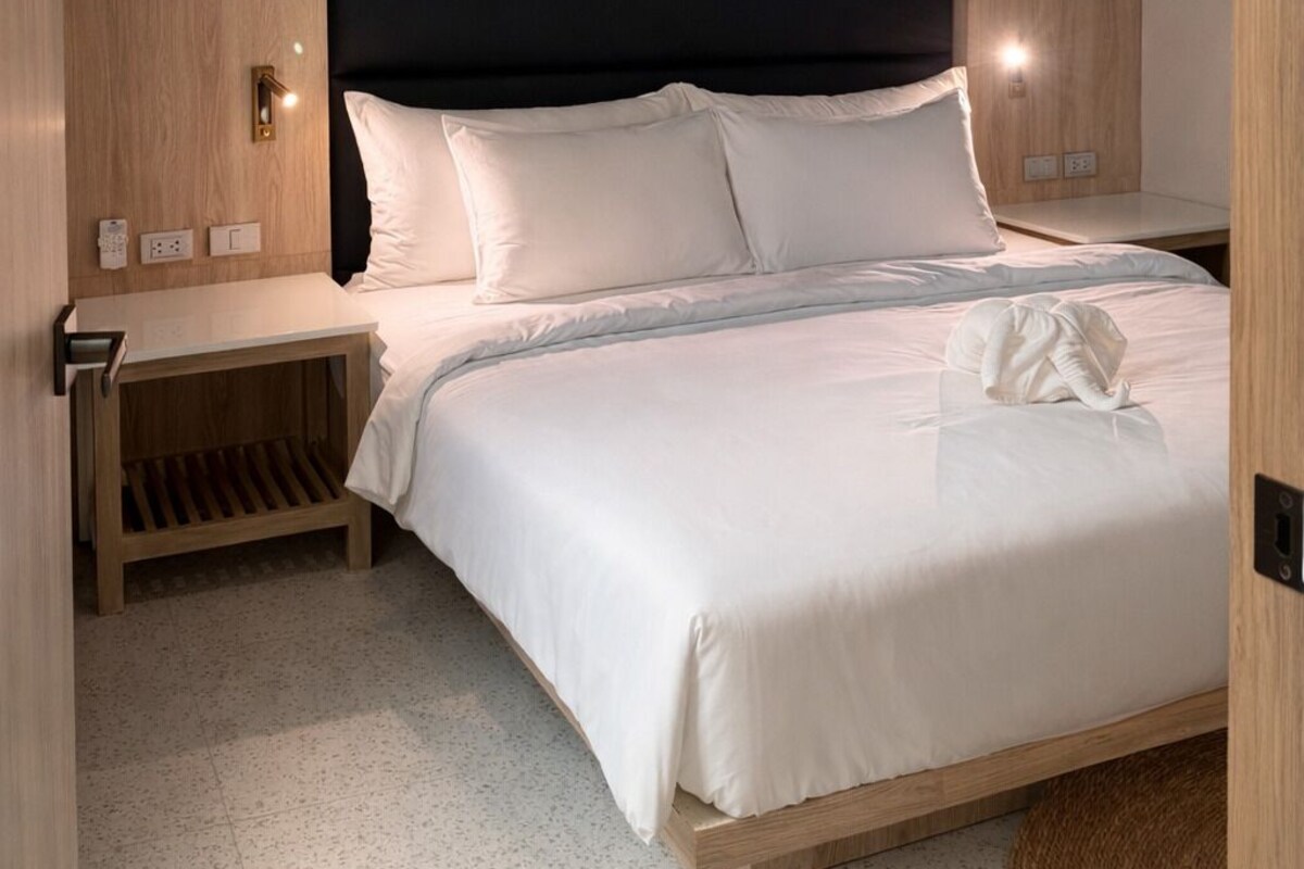 In-room safe, desk, WiFi (free), bed sheets