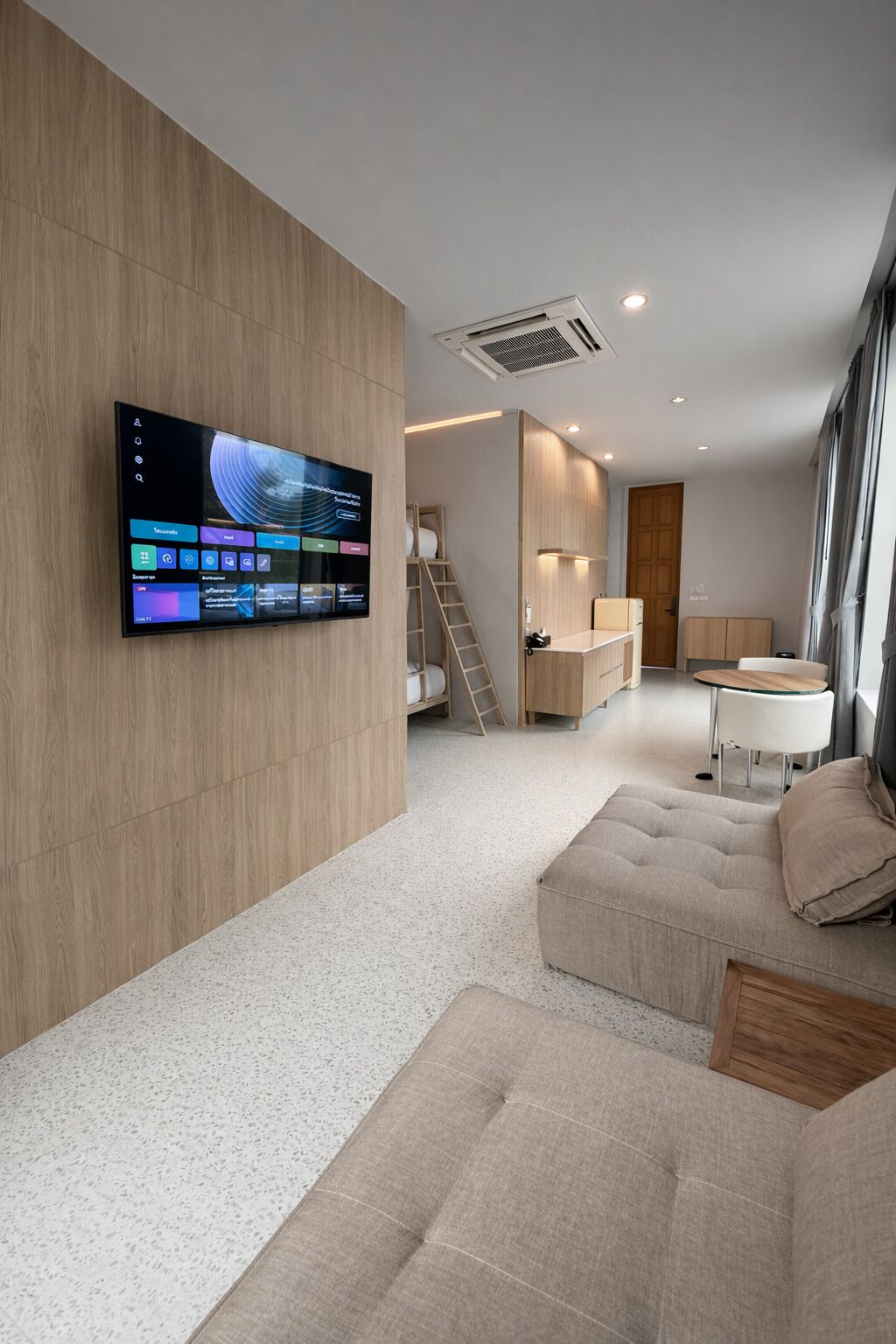 ห้องแฟมิลี่สำหรับสี่ท่าน, วิวสวน | ตู้นิรภัยในห้องพัก, โต๊ะทำงาน, Wi-Fi ฟรี, ผ้าปูที่นอน