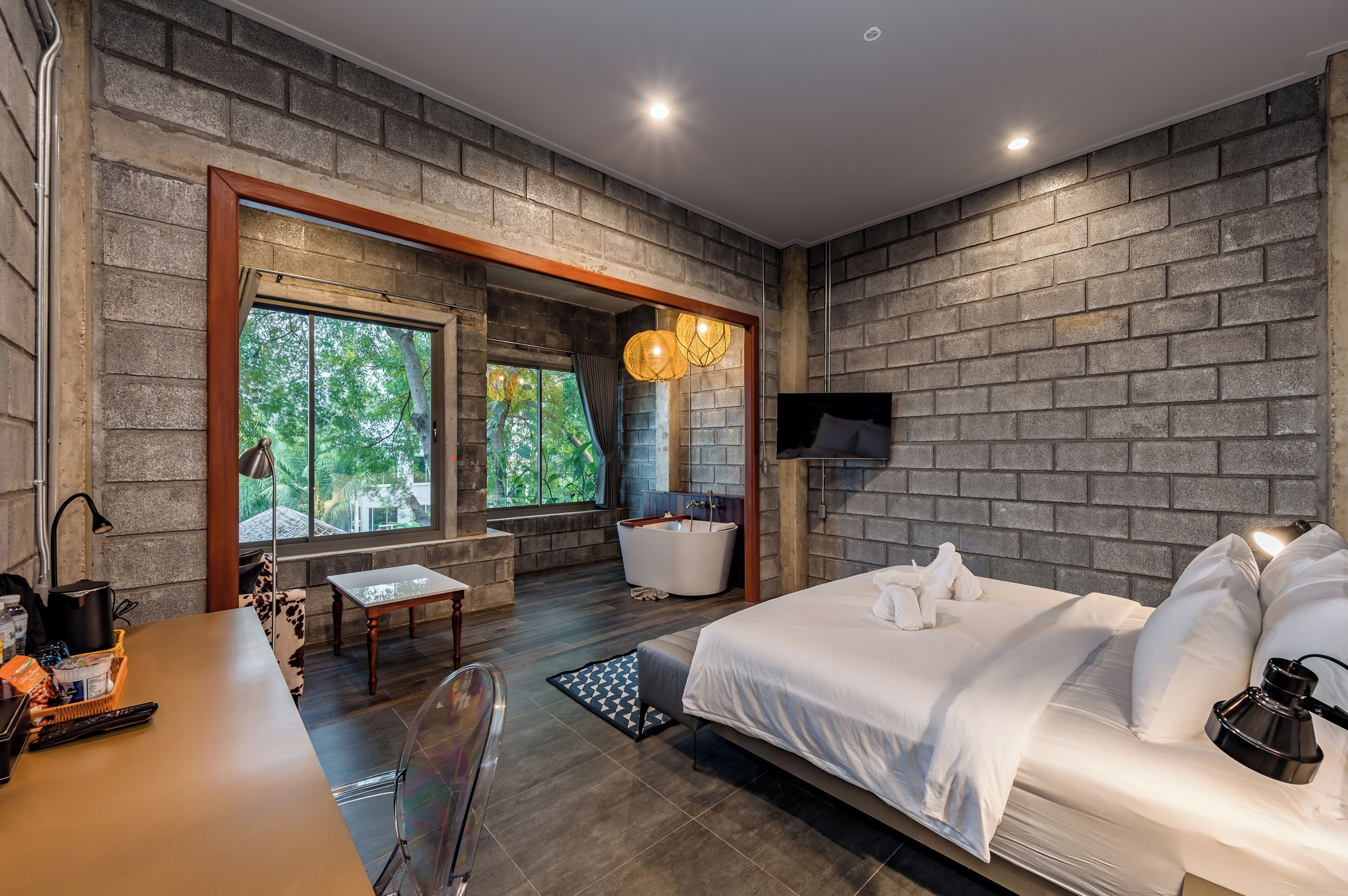 Superior Suite, Sea View | In-room safe, desk, free WiFi, bed sheets