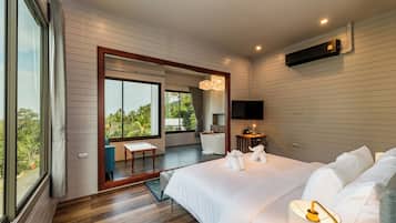 Superior Suite, Sea View | In-room safe, desk, free WiFi, bed sheets