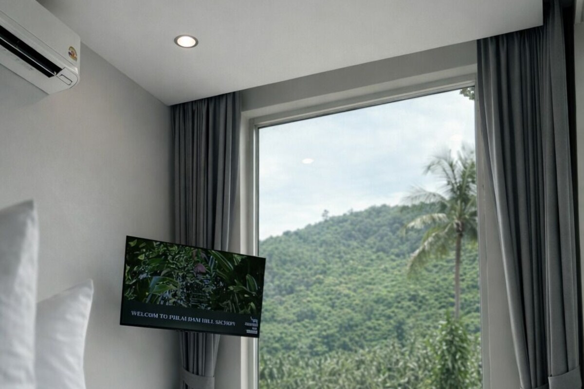 In-room safe, desk, WiFi (free), bed sheets