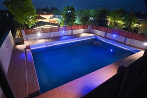 Piscine extérieure (ouverte en saison)