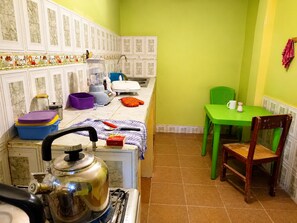 Standard Quadruple Room | Private kitchen - Posada Rossy (Uyuni)