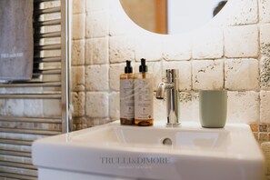 A bathroom sink with toiletries, a faucet, and a cup. - TD Terrazza Giulia Monopoli City Center (Monopoli)