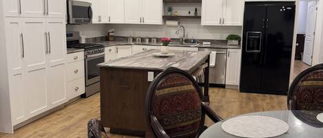 Coffee/tea maker, fridge, microwave, oven