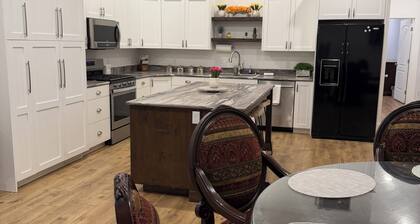 Spacious Barndominium Loft, Sleeps 4, 2 Queen Beds, RV Parking, Newly Updated