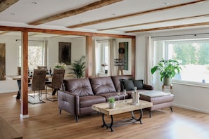 Smart TV - Deluxe vacation rental with a private sauna and hot tub in the southern Black Forest (Rickenbach)