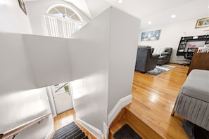 Interior - Beautiful and Comfortable 3-bedroom apartment in Springfield Gardens, Queens. (Springfield Gardens)