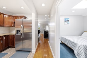 3 bedrooms, desk, iron/ironing board, WiFi - Beautiful and Comfortable 3-bedroom apartment in Springfield Gardens, Queens. (Springfield Gardens)