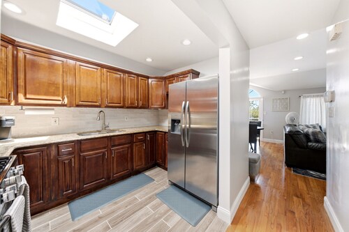 Beautiful and Comfortable 3-bedroom apartment in Springfield Gardens, Queens.