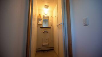 Basic House, 2 Bedrooms, City View | Bathroom