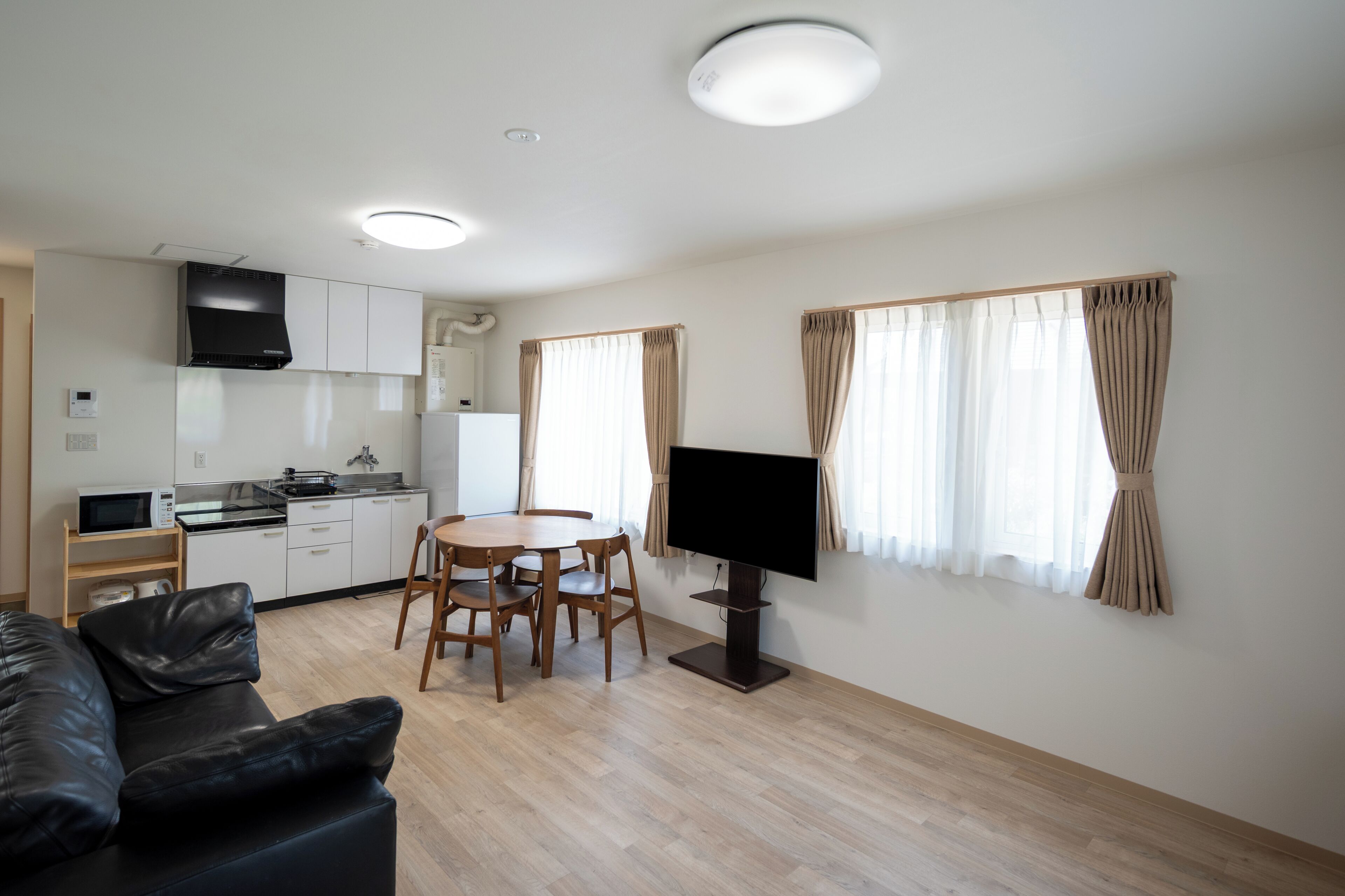 Basic House, 2 Bedrooms, City View | Living area