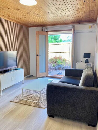 Orchid Studio with private entrance and yard