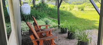 Quaint 1-bedroom country cottage for a relaxing stay