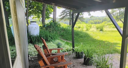 Quaint 1-bedroom country cottage for a relaxing stay