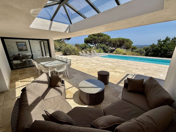 Pool - **Beautiful Villa for 10 Guests with Swimming Pool and Sea View in Sainte-Maxime** (STE MAXIME)
