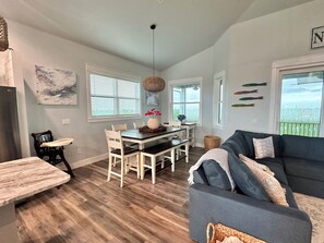 Smart TV, ping pong - Triple Tales - Waterfront Property with Dock, Private pool & 2 minutes to beach! (Captiva)