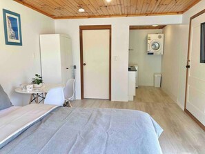 Room - Private Guest Suite near Westfield Shopping Mall (Narre Warren)