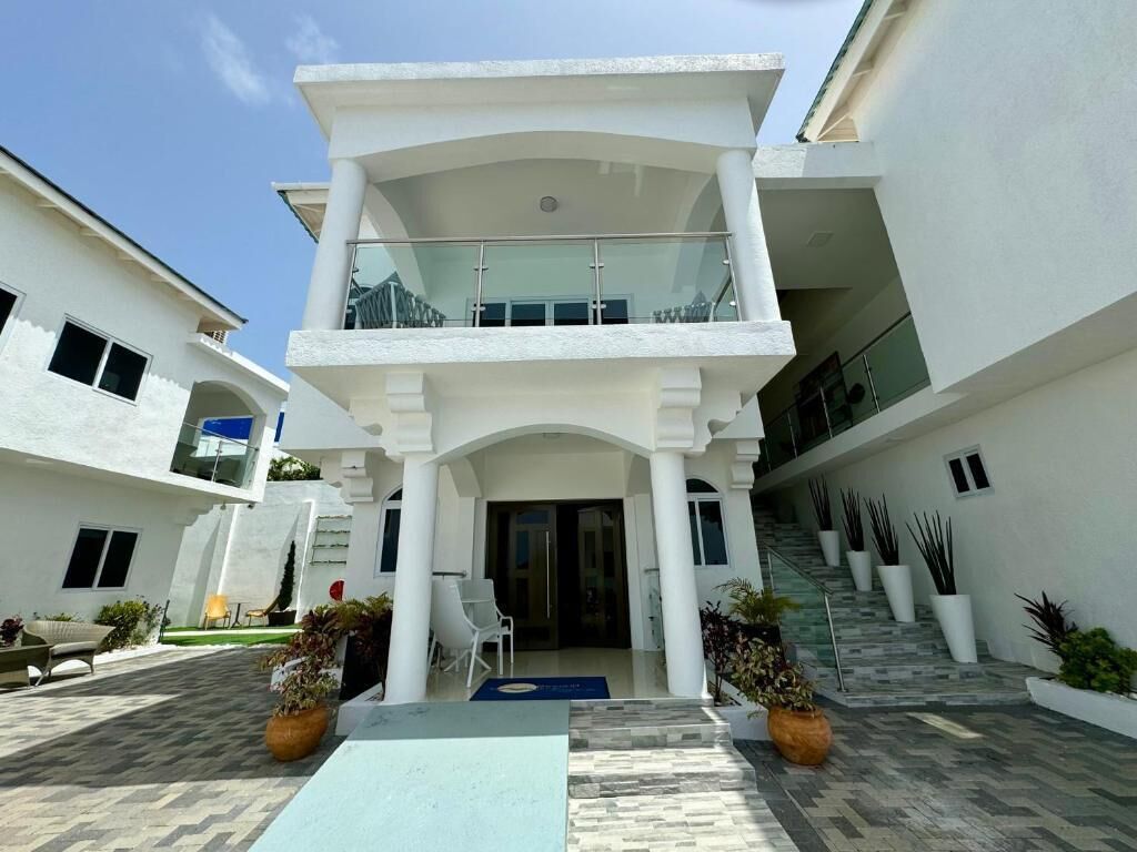 Suite | Exterior