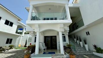 Suite | Exterior