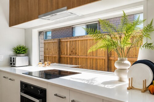 Haus Verde | 4BR Greenbank Hideout in Logan