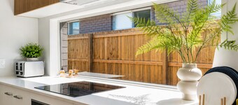 Haus Verde | 4BR Greenbank Hideout in Logan