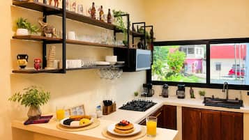 Coffee/tea maker, fridge, microwave, electric kettle