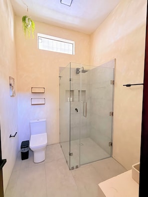 Handtücher, Seife, Shampoo, Toilettenpapier
